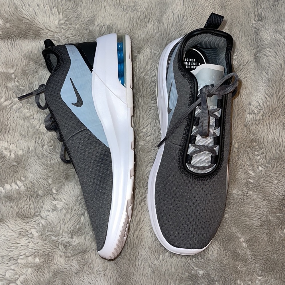 ⭐️Men's Nike Air Max Motion 2